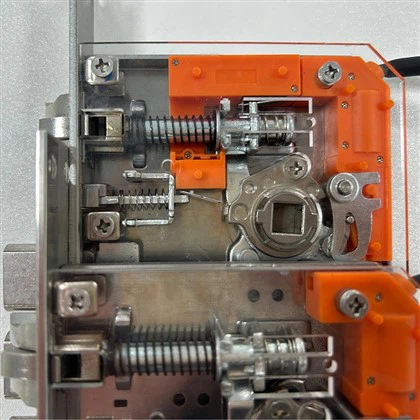 Plât Gwanwyn Caledwedd